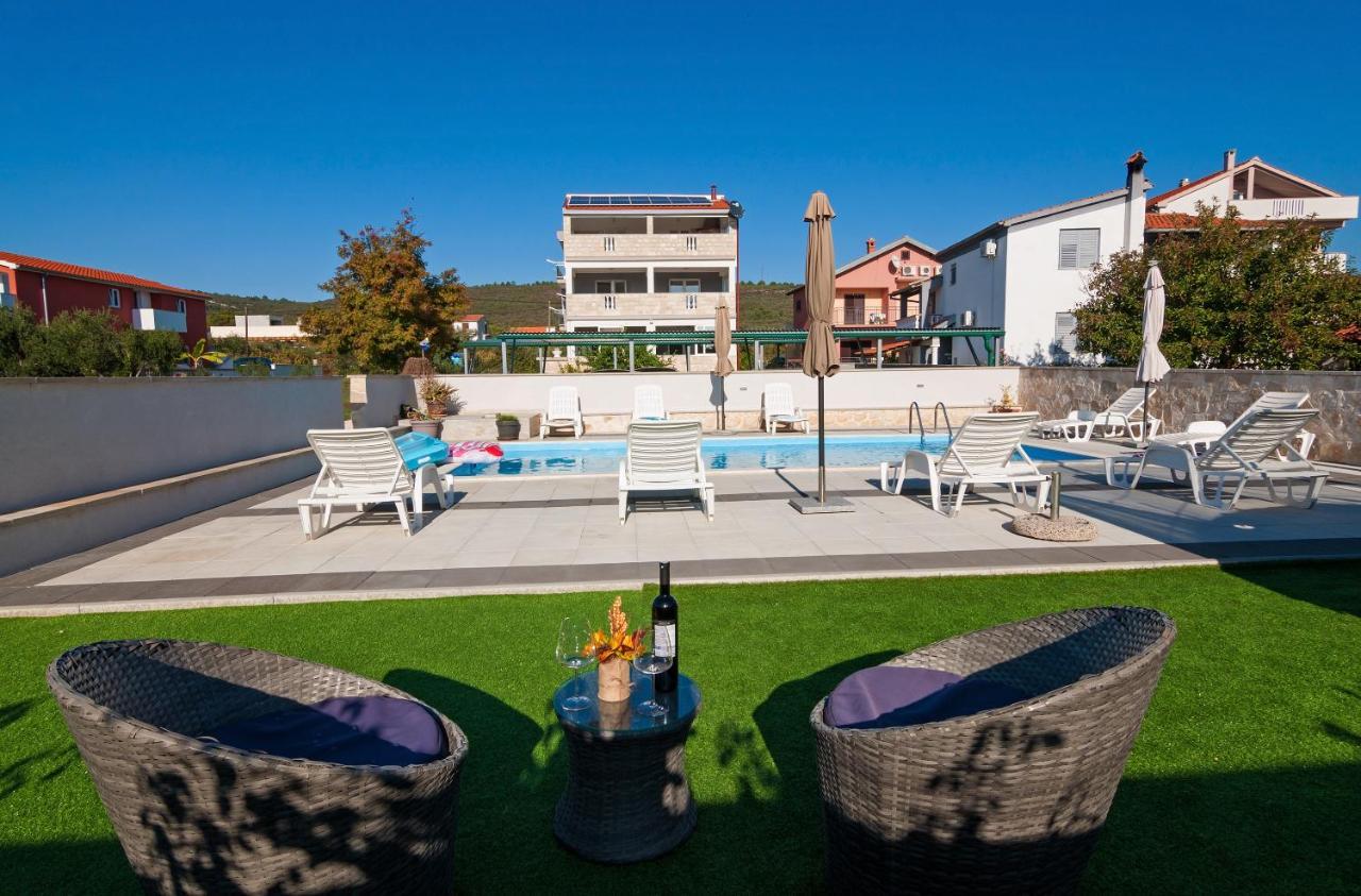 Apartment Tony With Private Pool Sukošan Dış mekan fotoğraf