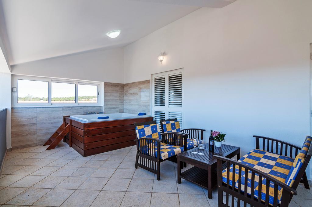Apartment Tony With Private Pool Sukošan Dış mekan fotoğraf