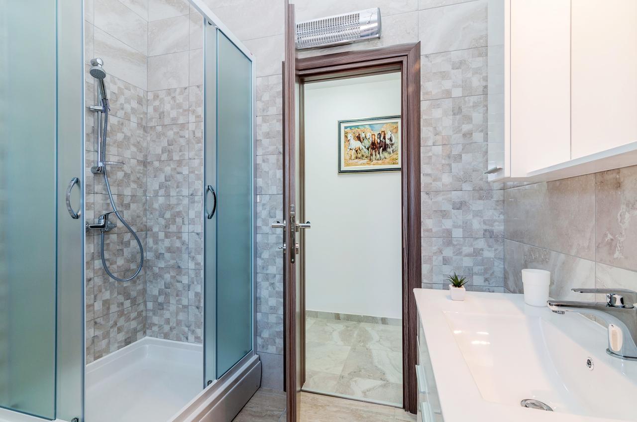 Apartment Tony With Private Pool Sukošan Dış mekan fotoğraf